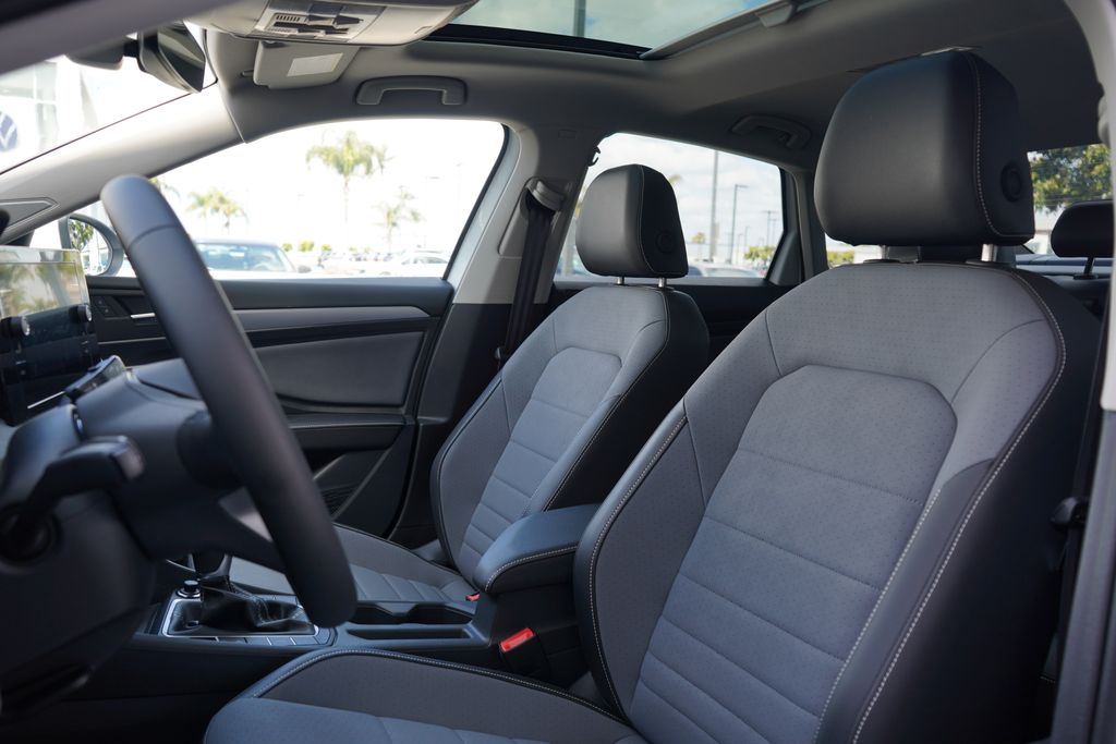 2025 Volkswagen Jetta SE 7