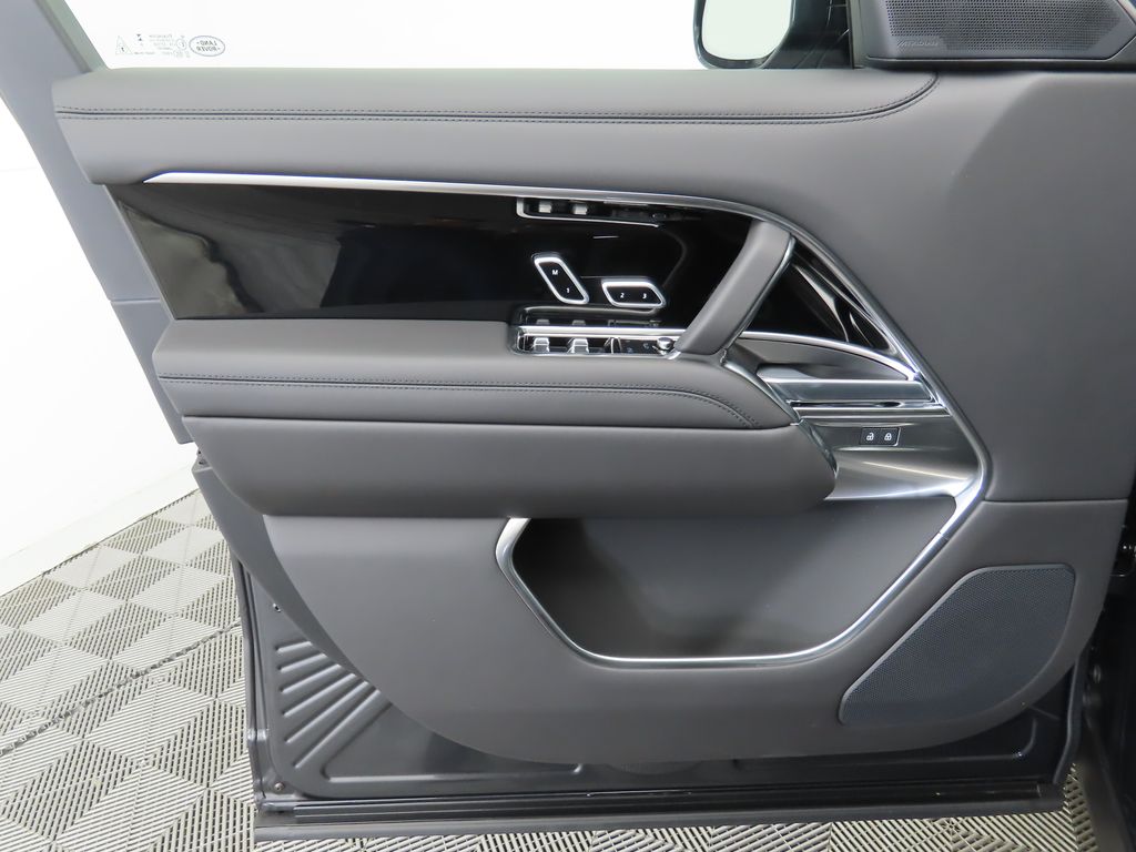 Thumbnail: 2025 Land Rover Range Rover - 24