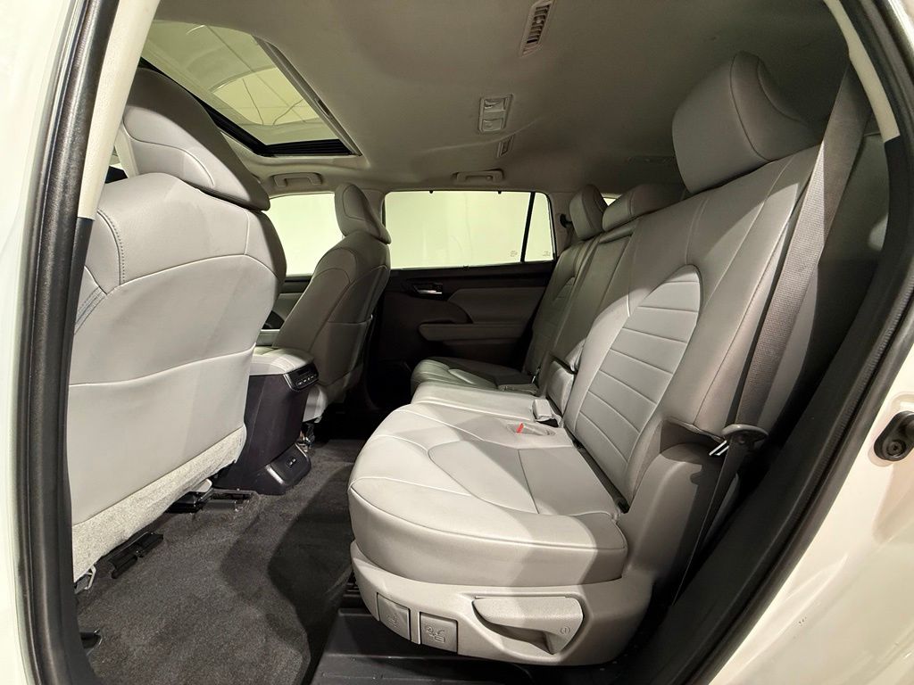 Thumbnail: 2023 Toyota Highlander - 20