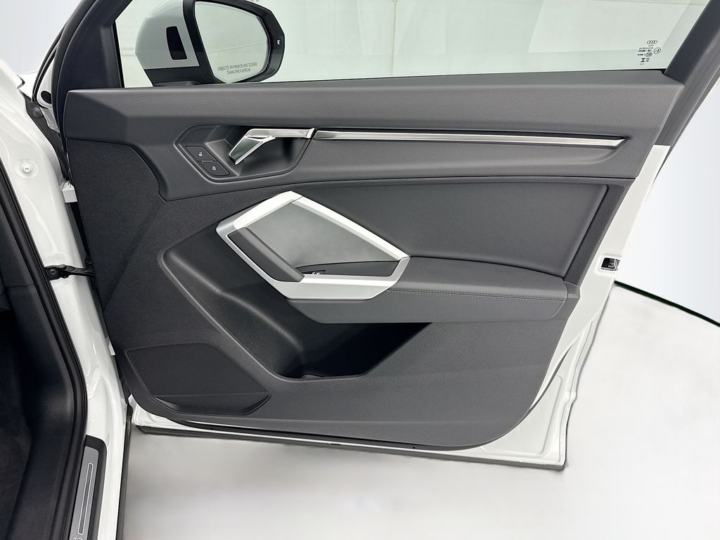 Thumbnail: 2025 Audi Q3 - 23