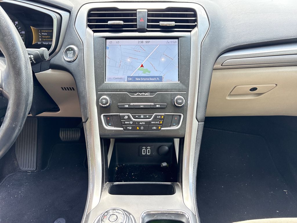 Used 2020 White Ford SE image 22
