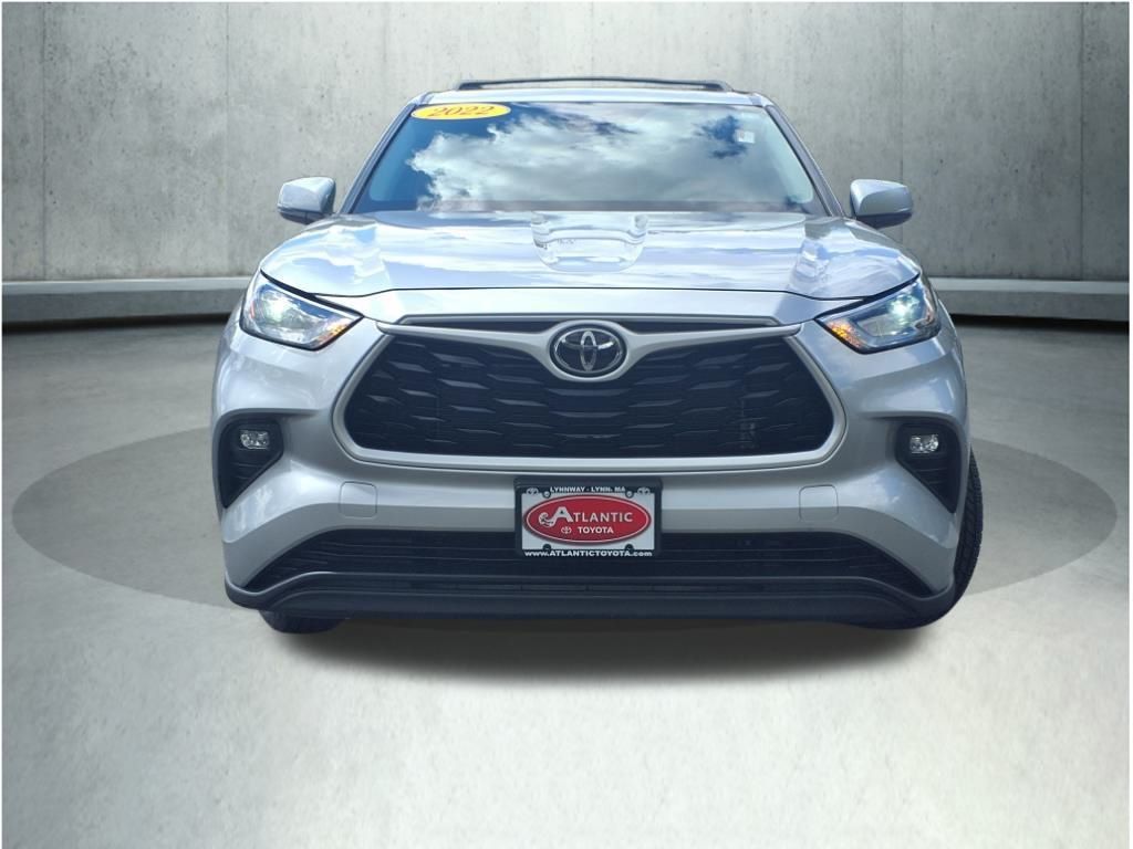 2022 Toyota Highlander LE photo 10