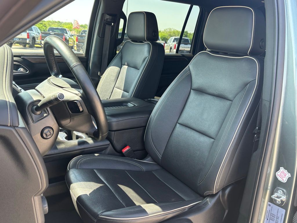 2023 Chevrolet Suburban Premier photo
