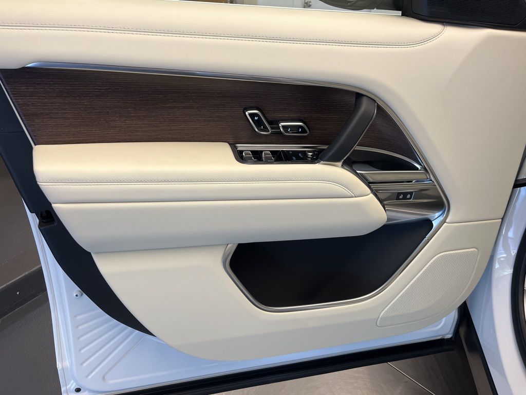 Thumbnail: 2025 Land Rover Range Rover - 11