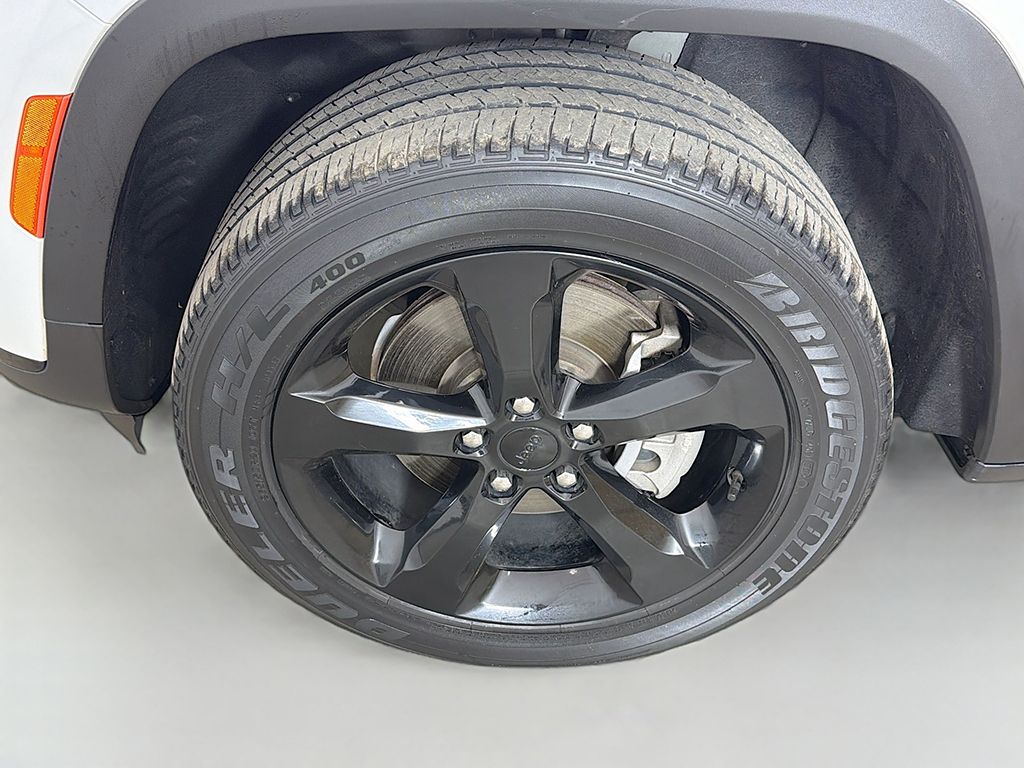 Used 2021 White Jeep Altitude image 20