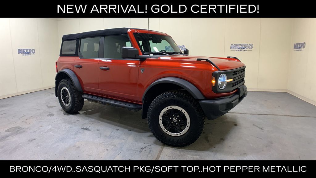Hot Pepper Red Metallic Tinted Clearcoat 2023 Ford Bronco Advanced 4-Door 4WD SUV / Crossover Four-Wheel Drive Automatic