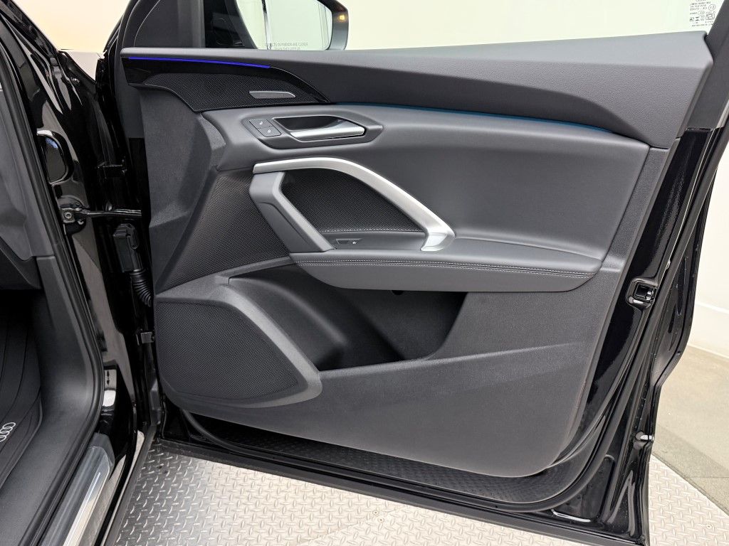 Thumbnail: 2025 Audi Q5 - 17