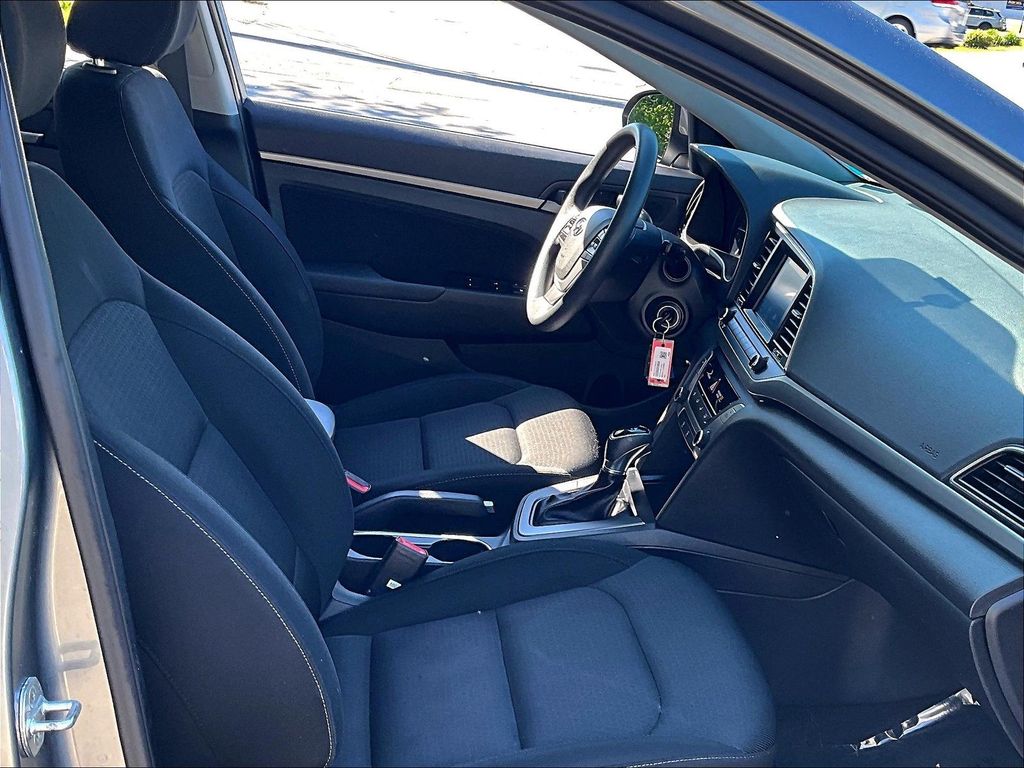 2018 Hyundai Elantra — photo 14