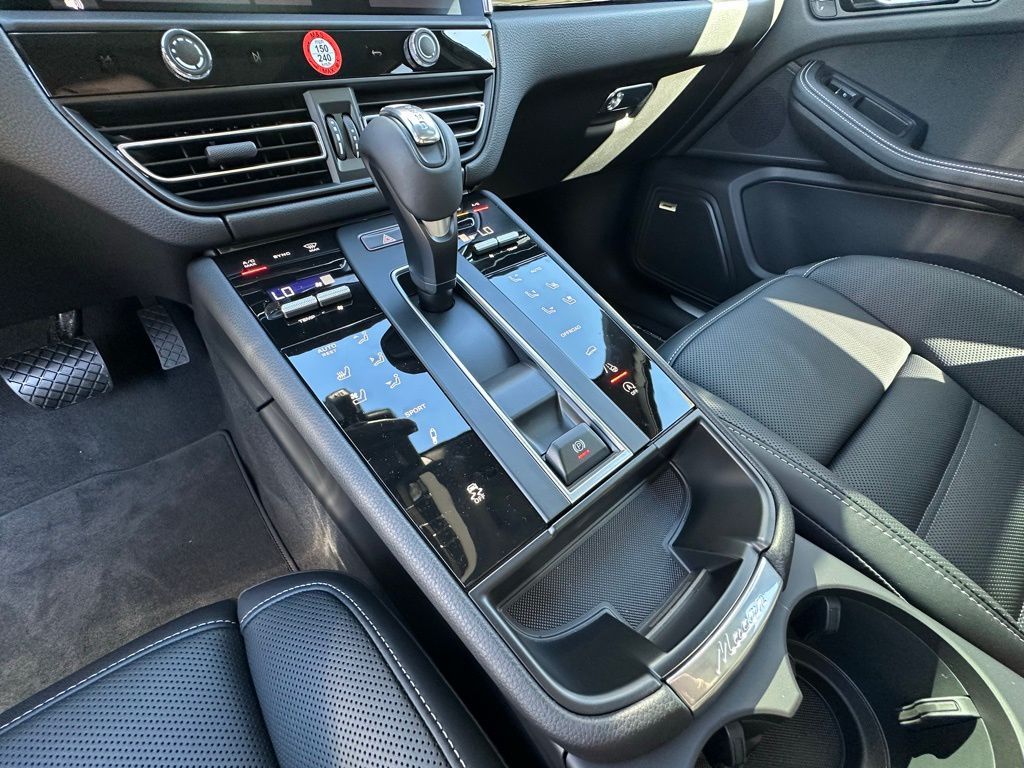 Thumbnail: 2026 Porsche Macan - 28