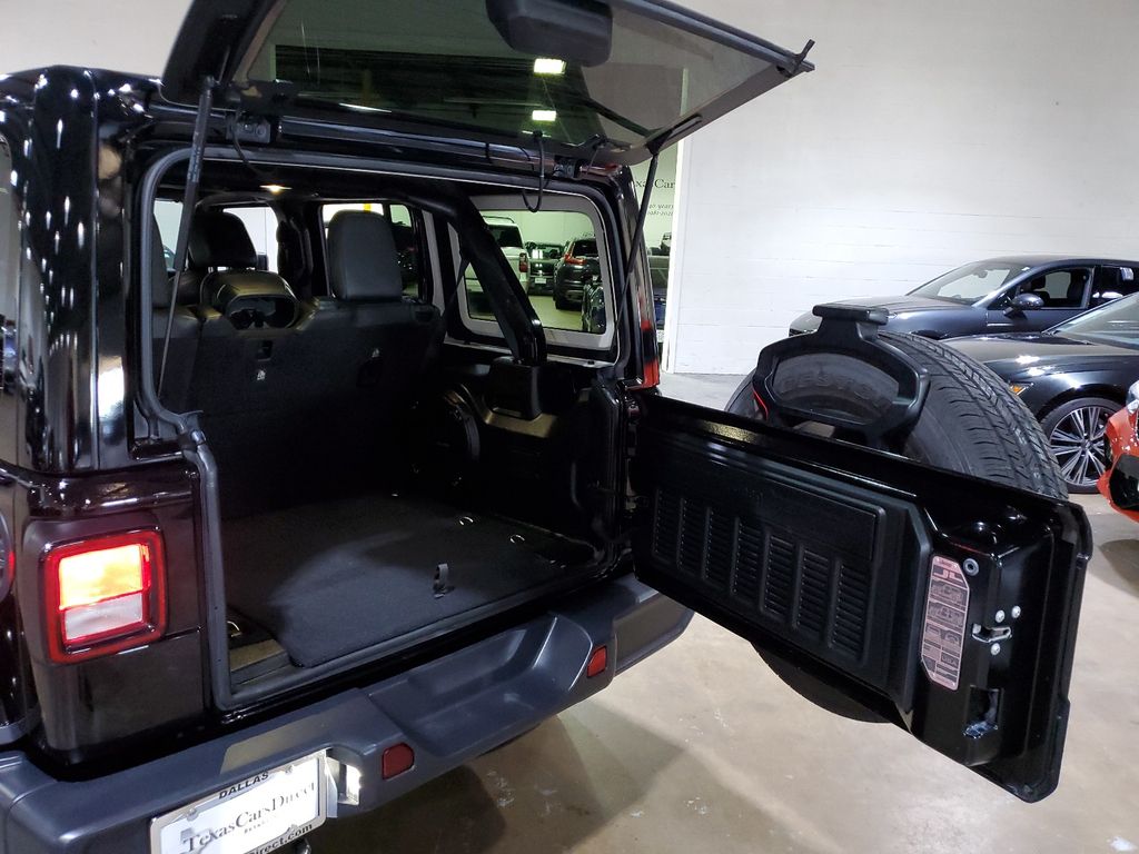 2018 Jeep Wrangler Unlimited Sahara 42