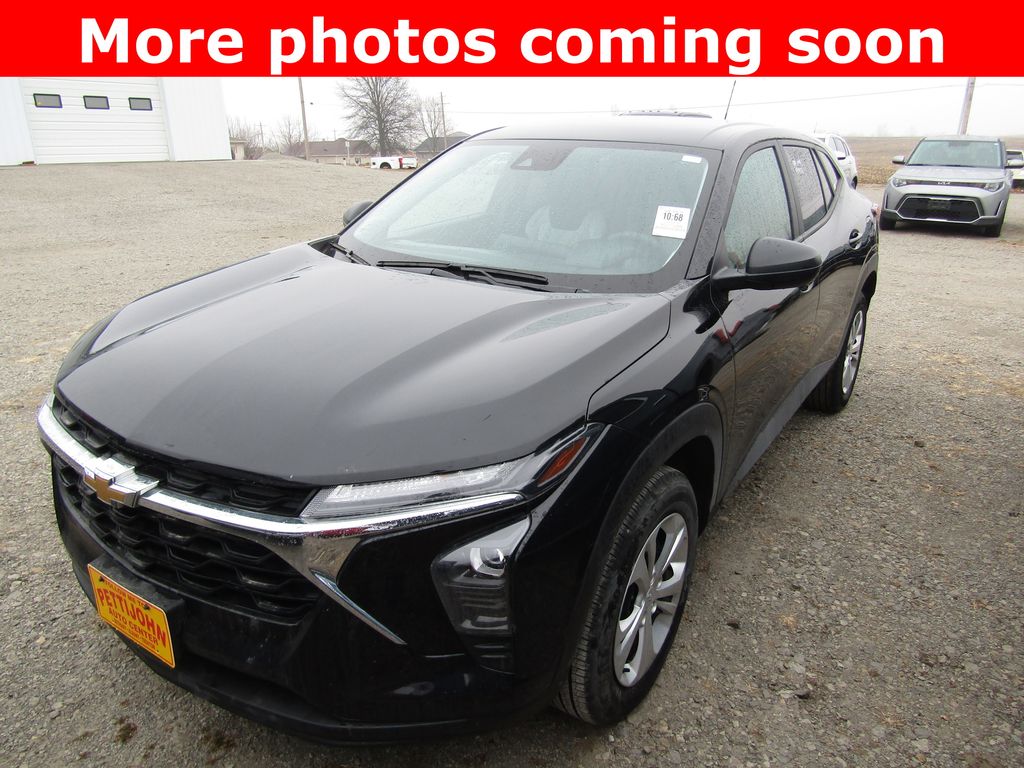 2025 Chevrolet Trax LS FWD