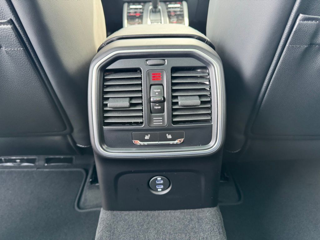 2025 Porsche Macan  20