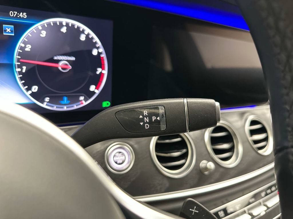 Thumbnail: 2020 Mercedes-Benz E-Class - 12