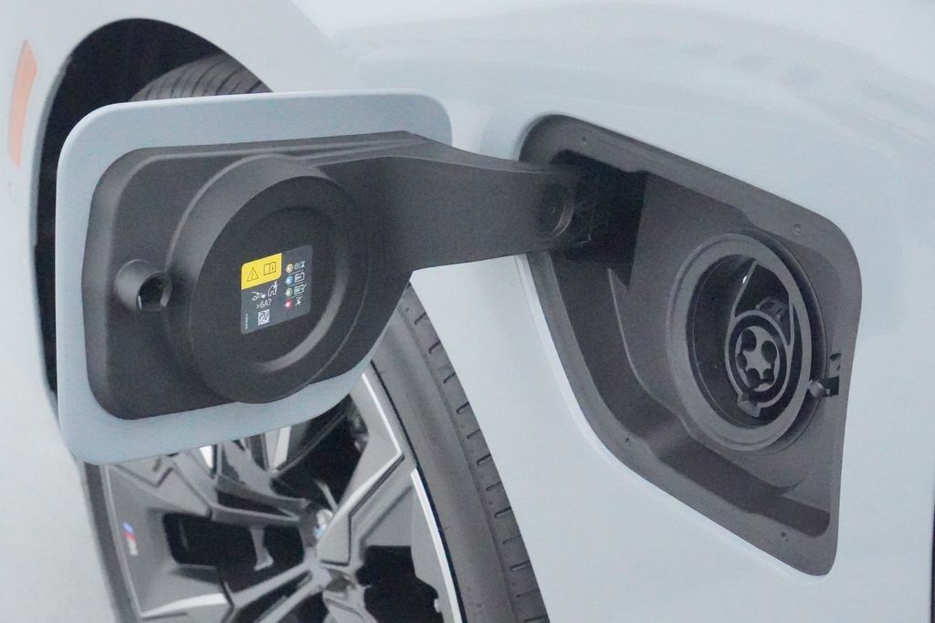 2025 BMW 7 Series 750e xDrive 6