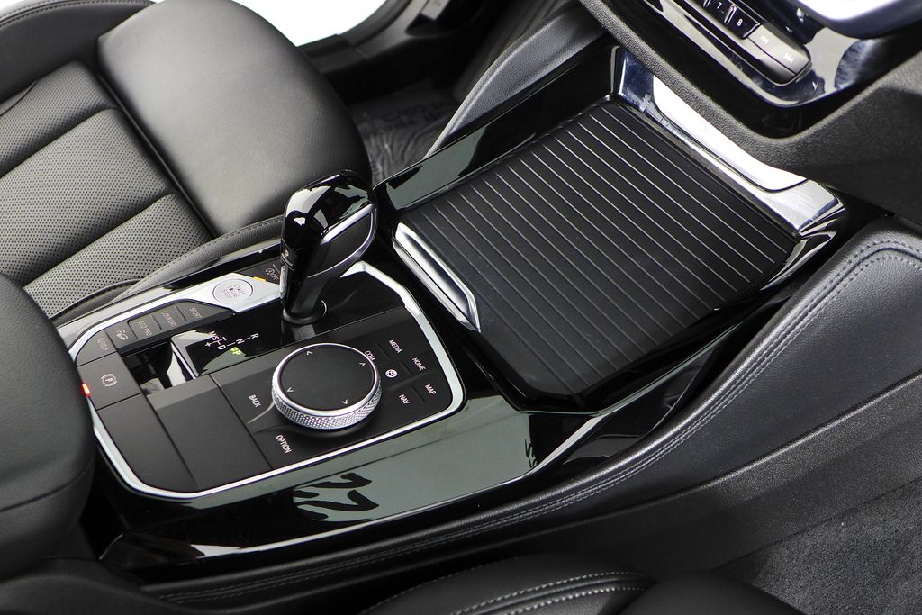 Thumbnail: 2022 BMW X4 - 15