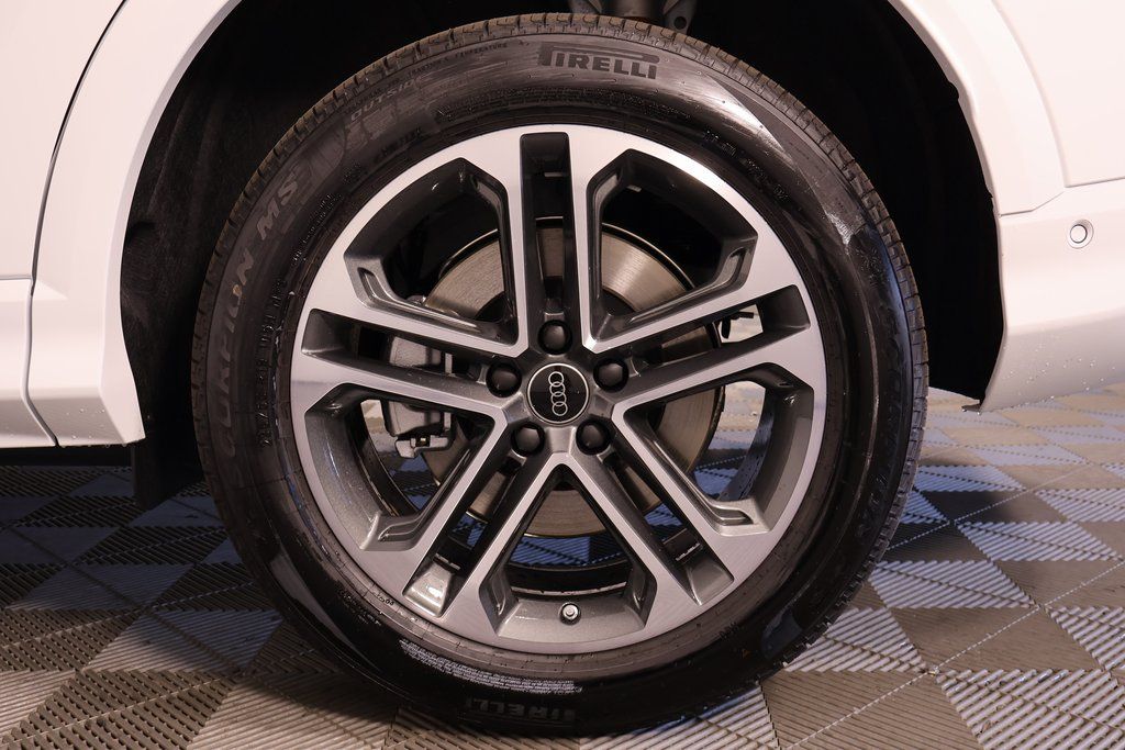 Thumbnail: 2026 Audi Q5 - 10