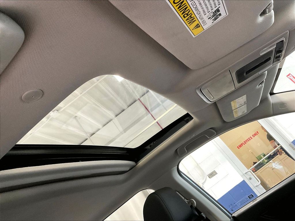 2025 Honda CR-V — photo 21