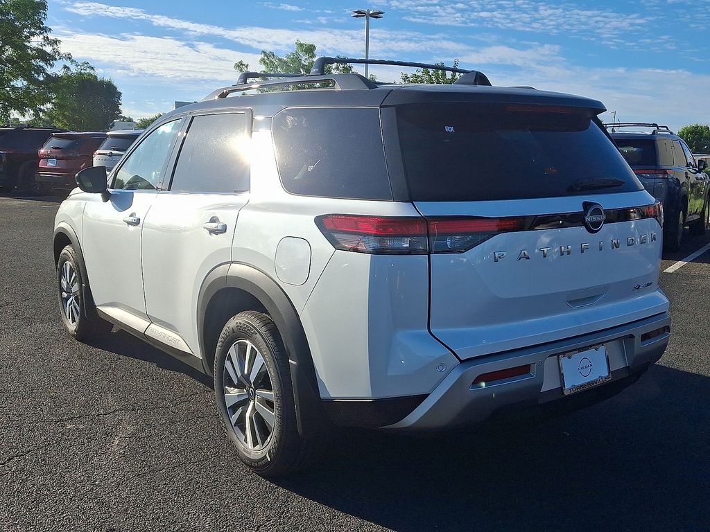 2025 Nissan Pathfinder SL 3