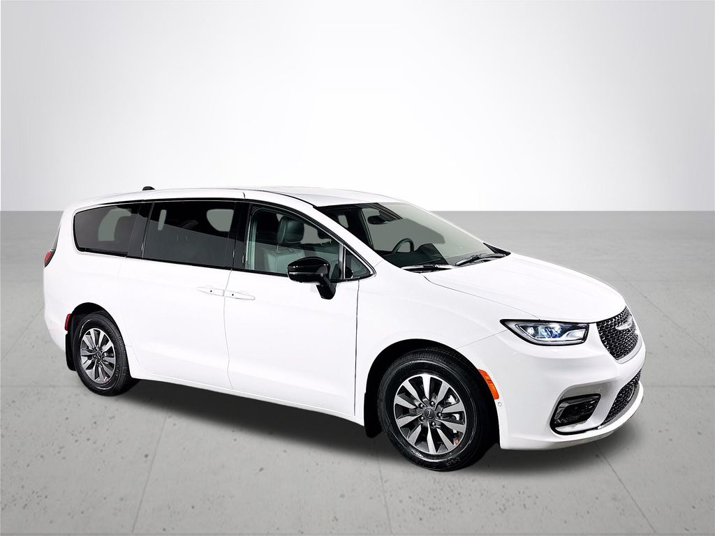 2025 Chrysler Pacifica Hybrid Select