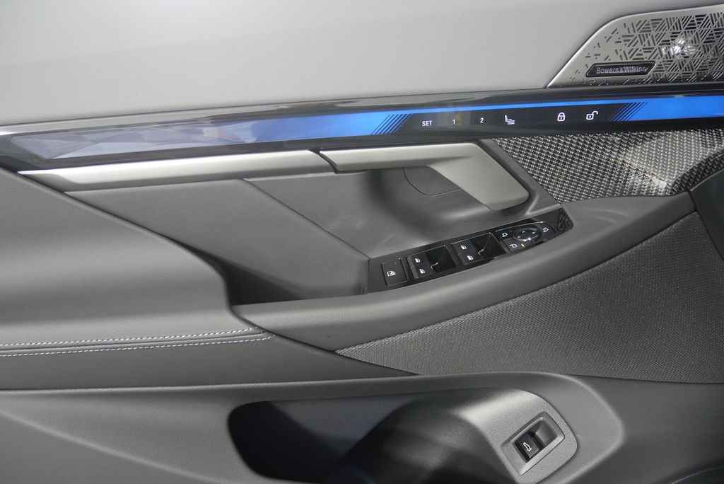 2025 BMW i5 M60 8