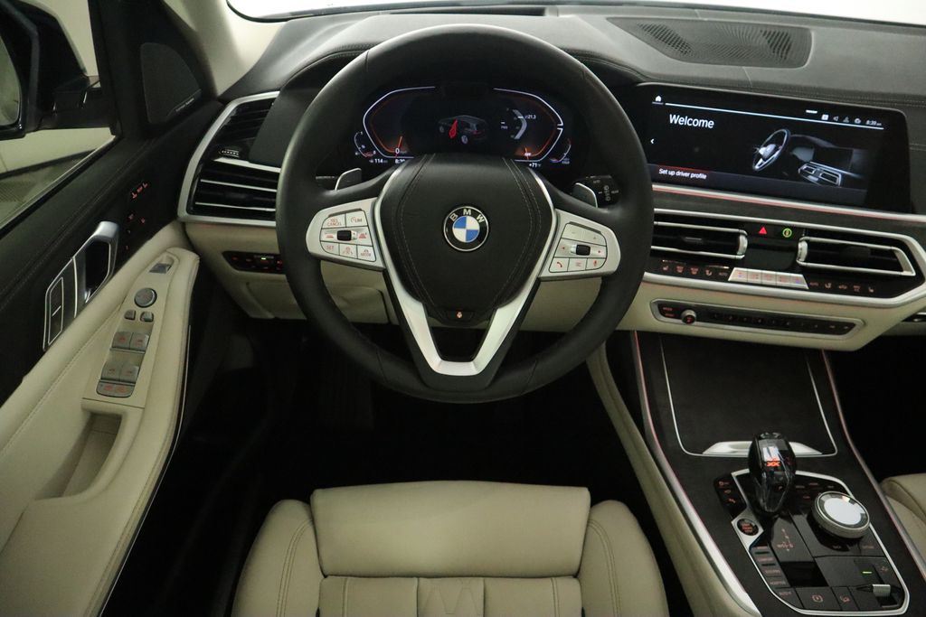 2022 BMW X7 xDrive40i 10