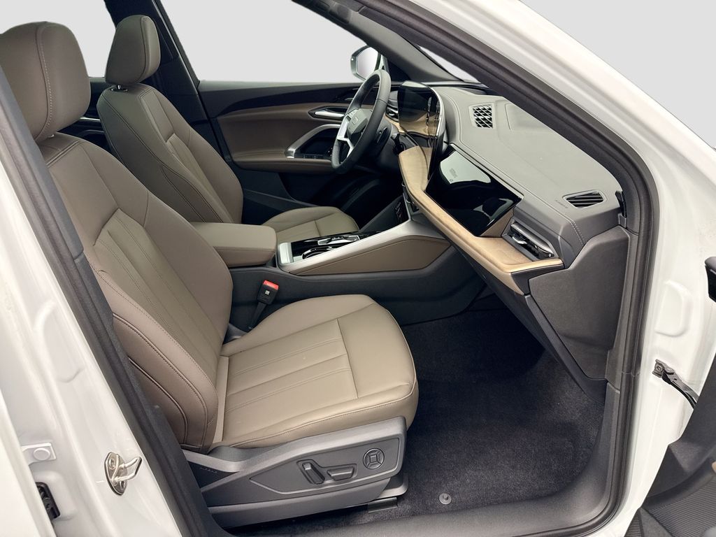 Thumbnail: 2025 Audi Q5 - 19