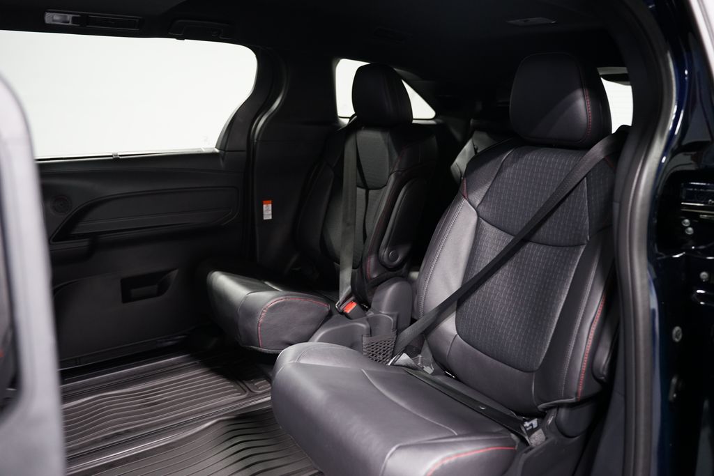 2025 Toyota Sienna XSE 31