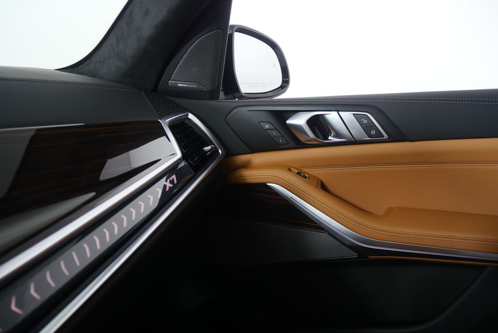 Thumbnail: 2026 BMW X7 - 26