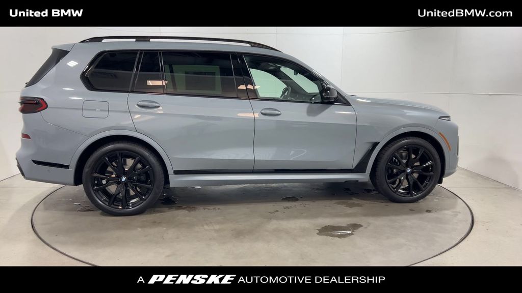 2025 BMW X7 M60i 9