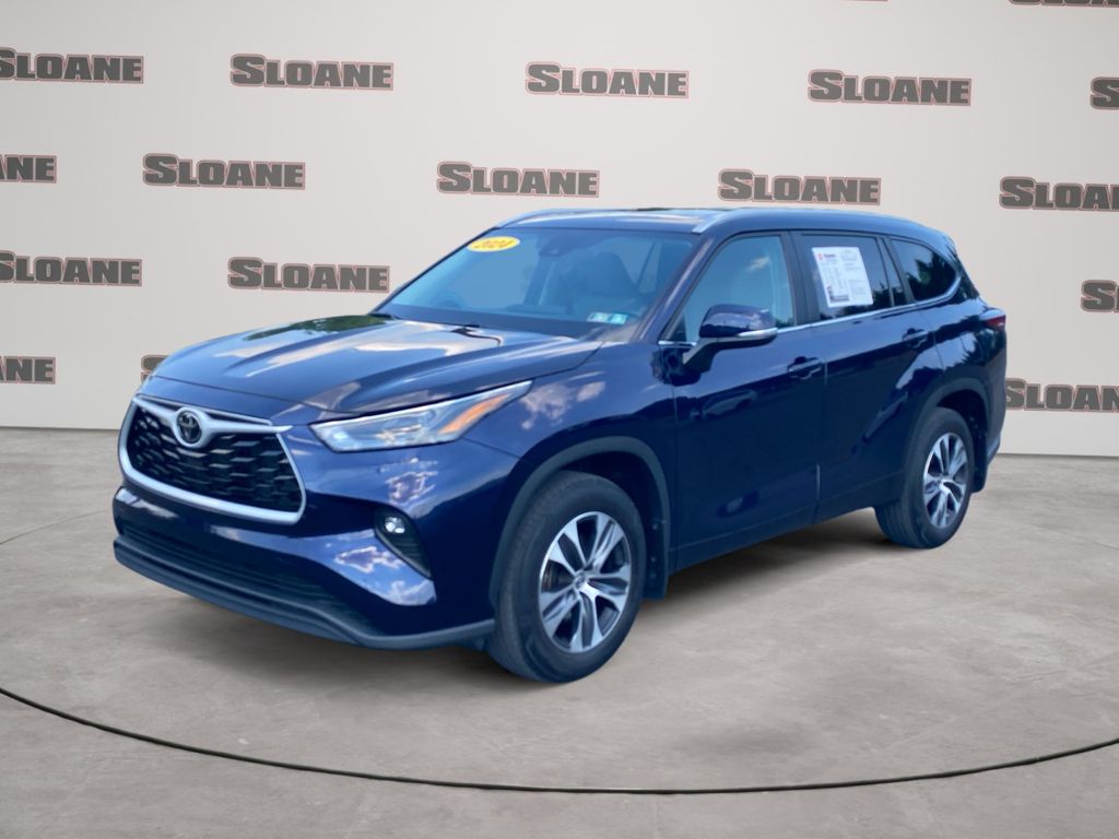 Gray 2024 Toyota Highlander XLE AWD SUV / Crossover All-Wheel Drive 8-Speed Automatic