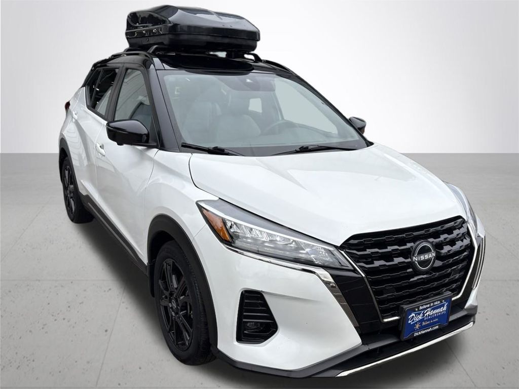 2023 Nissan Kicks SR