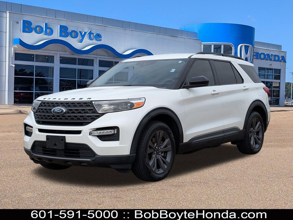 White Metallic 2022 Ford Explorer XLT RWD SUV / Crossover Rear-Wheel Drive Automatic