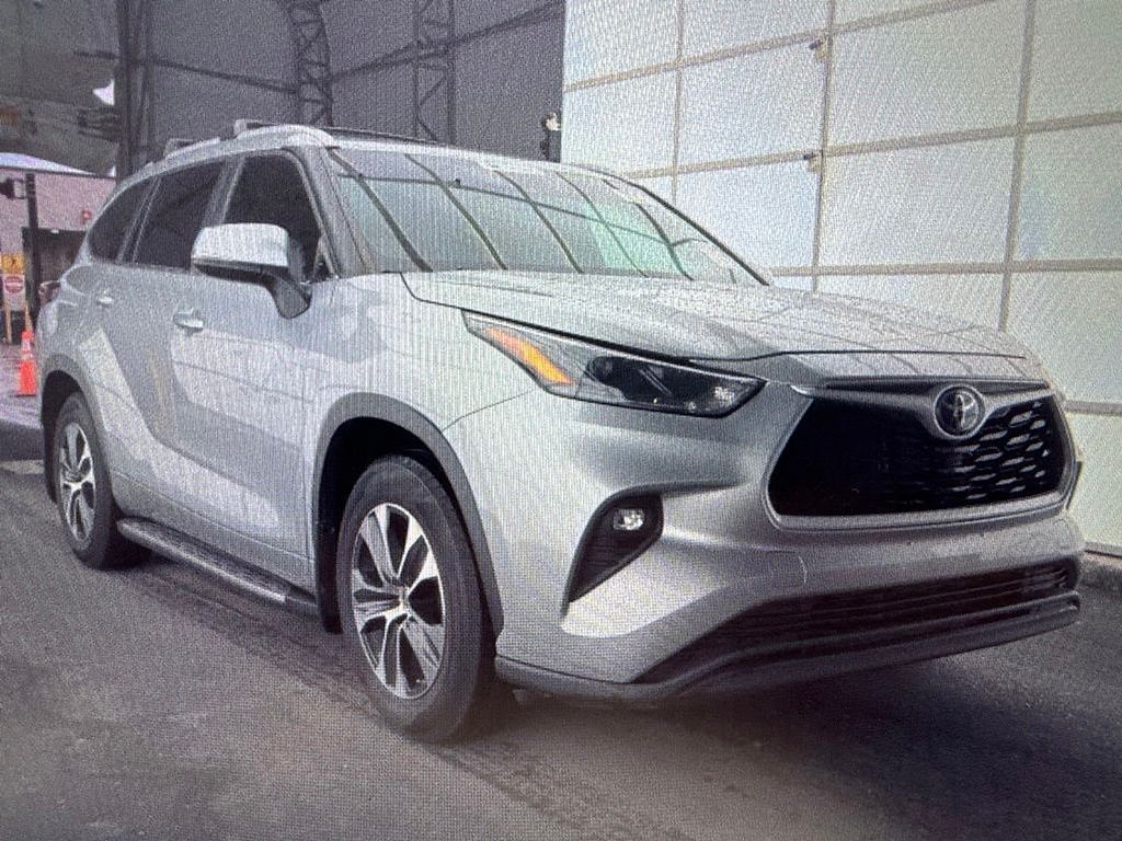 2023 Toyota Highlander XLE - 3