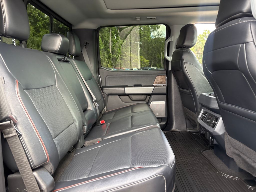 Used 2024  Ford Lariat image 31