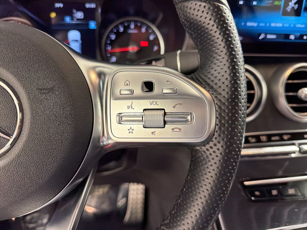 Used 2022  Mercedes-Benz GLC 300 image 13