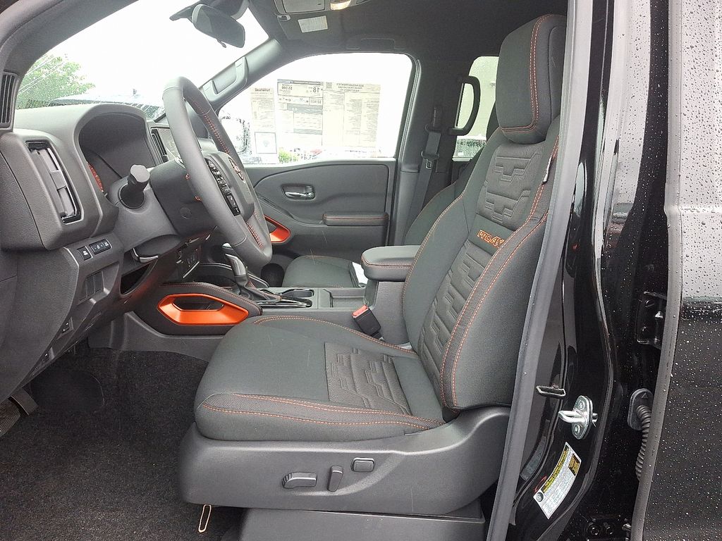 2025 Nissan Frontier PRO-4X 6