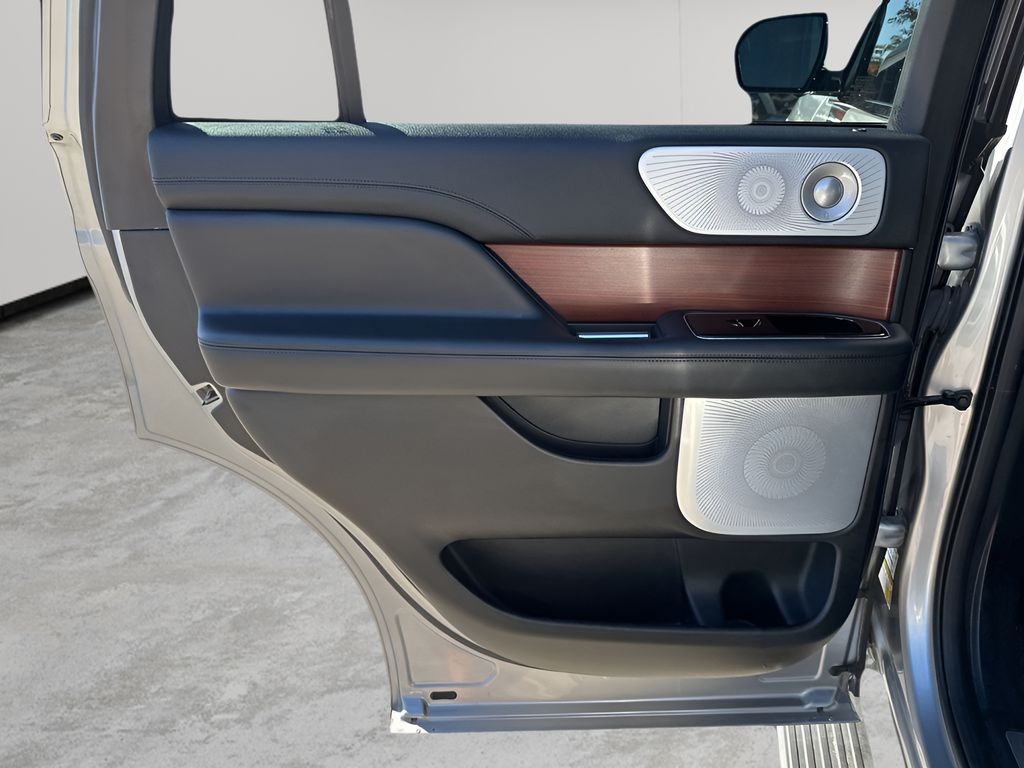 Used Car 2021 Lincoln Navigator  Reserve For Sale Under $50,000 In Austin, Texas