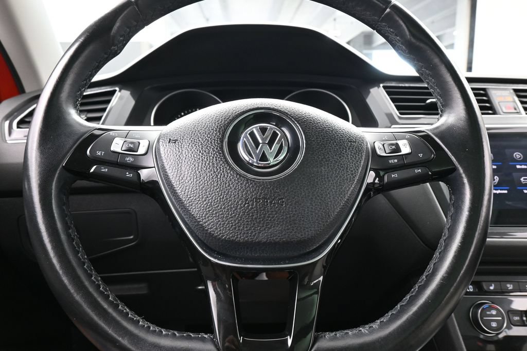 Used 2019 Orange Metallic Volkswagen 2.0T SE image 26