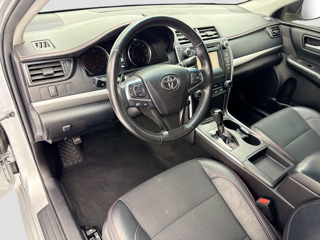 Thumbnail: 2016 Toyota Camry - 9