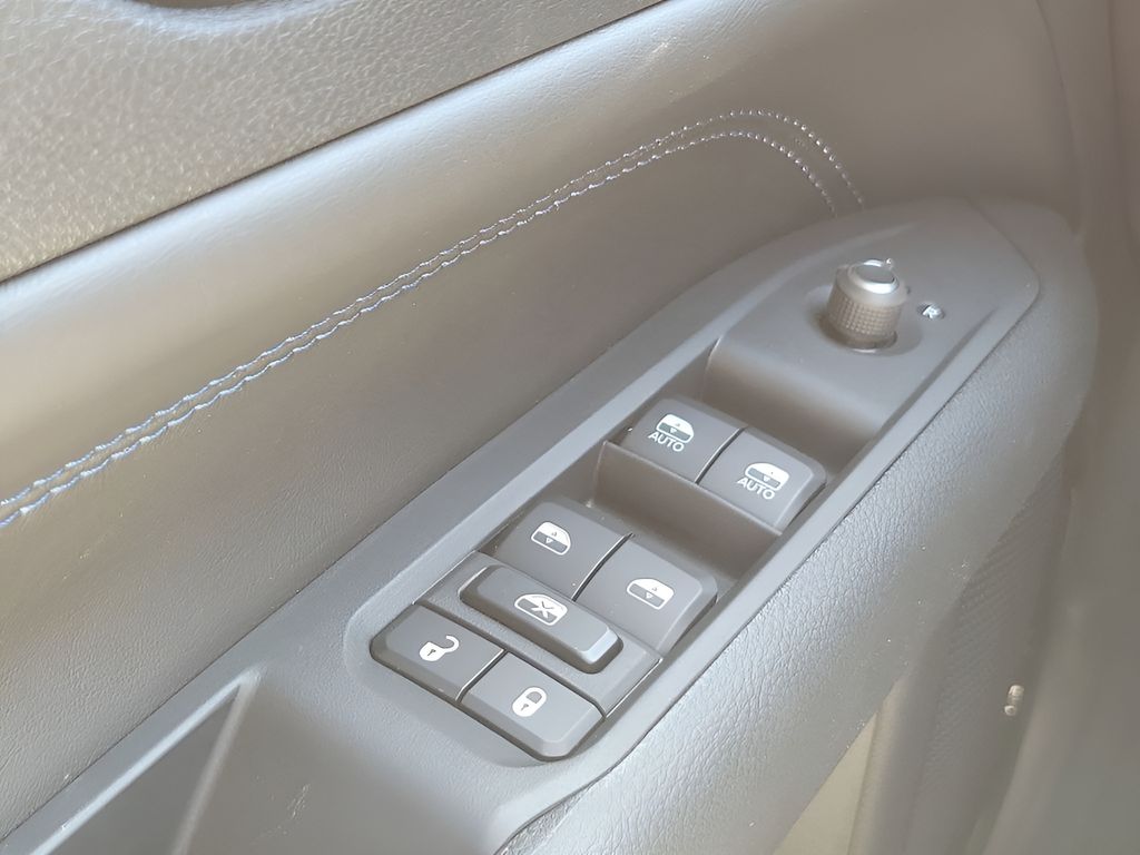 New 2026 Black Jeep Latitude image 33