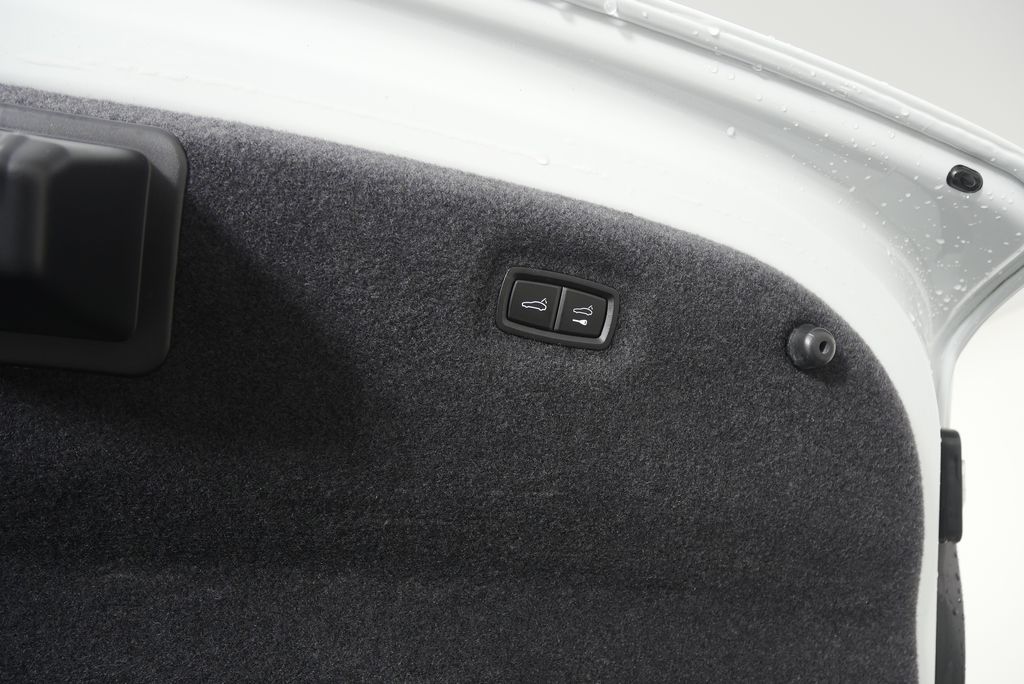 Thumbnail: 2021 Porsche Taycan - 21