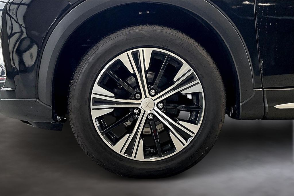 Used 2020 Black Mitsubishi SE image 10