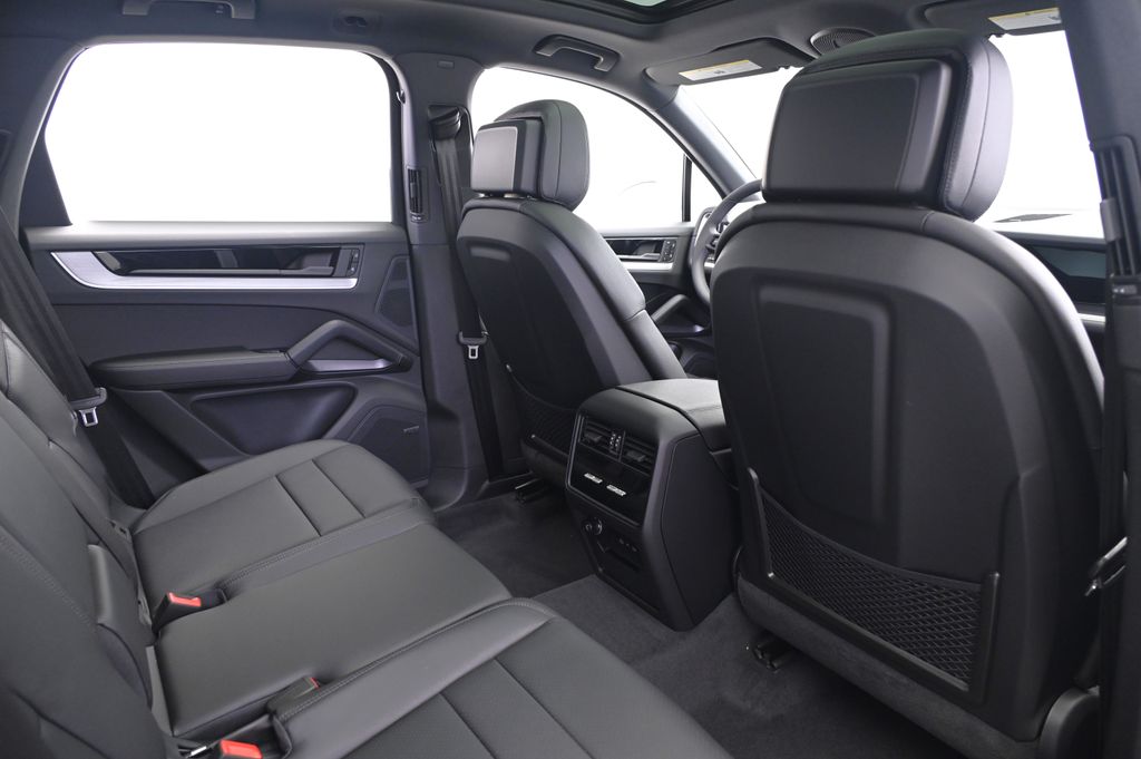 Thumbnail: 2026 Porsche Cayenne - 21