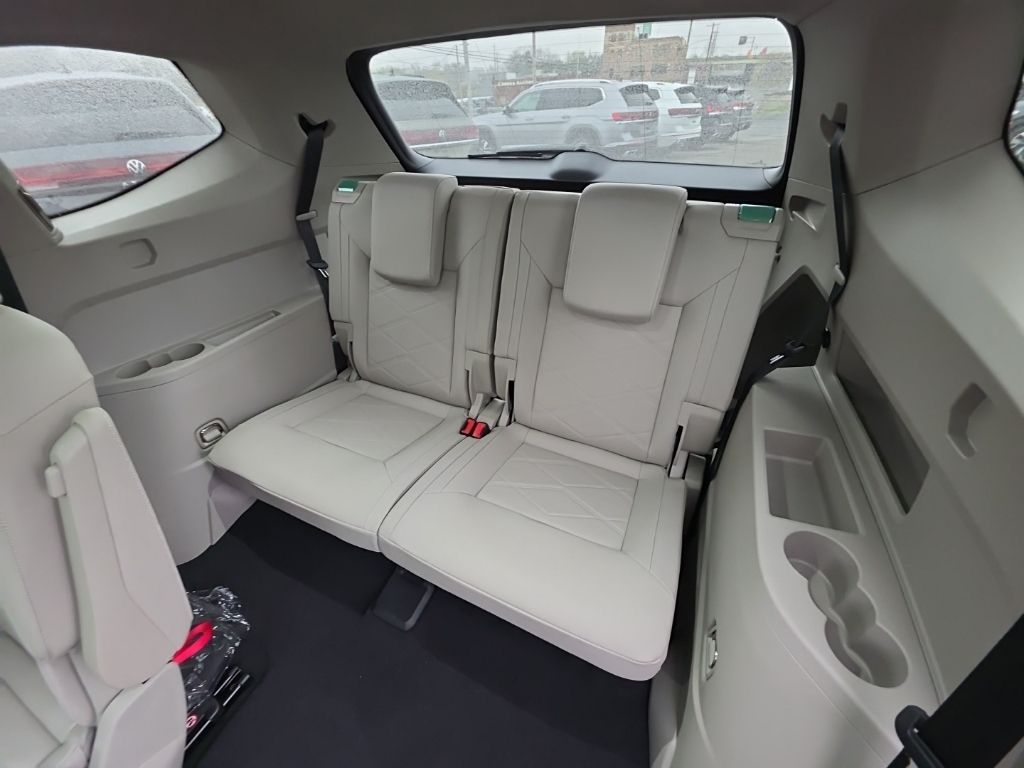 2026 Volkswagen Atlas 2.0T SE w/Technology White/off-white at Sutliff Volkswagen
