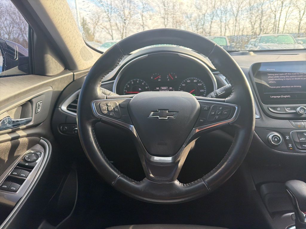 Thumbnail: 2022 Chevrolet Malibu - 12