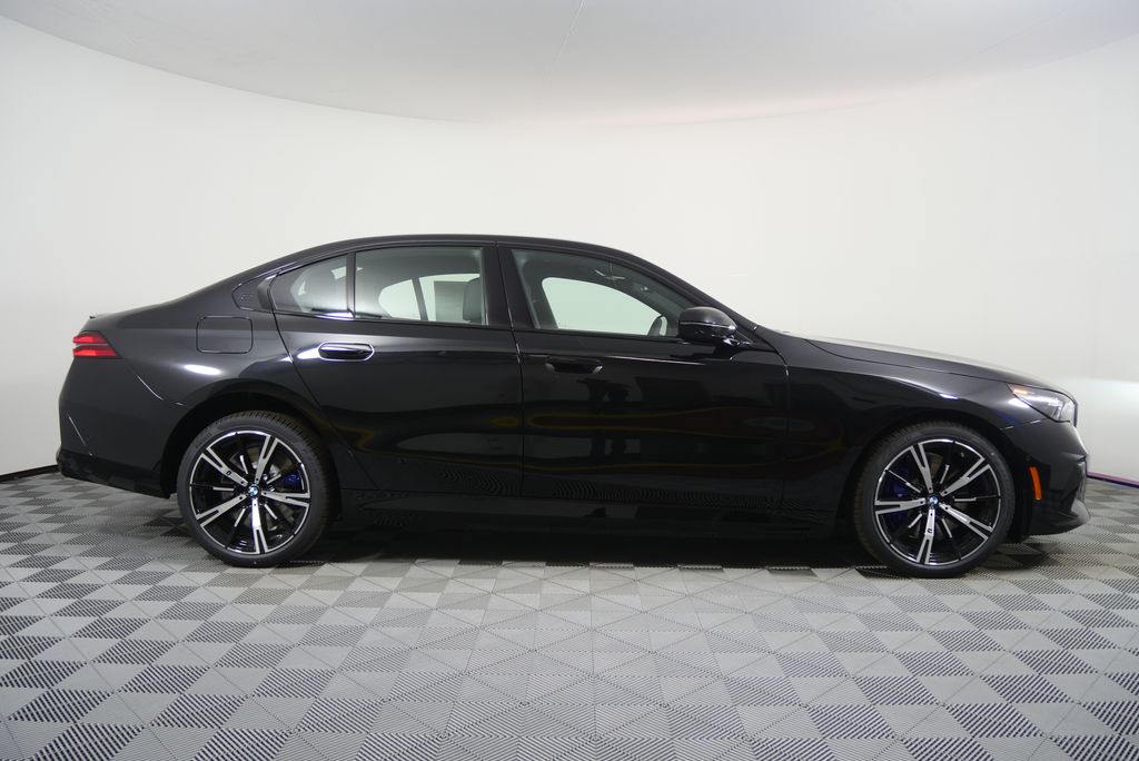 Thumbnail: 2027 BMW 5 Series - 2