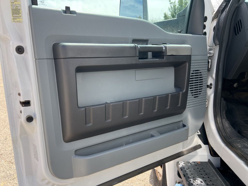 2016 Ford F-650 - Photo 19