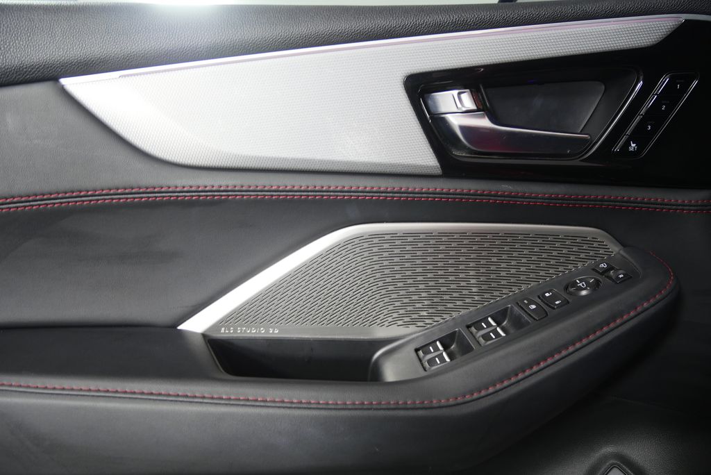 Thumbnail: 2023 Acura MDX - 9