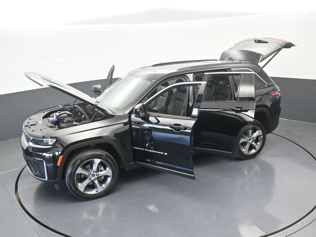 New 2026 Diamond Black Crystal Pearlcoat Jeep Limited image 60