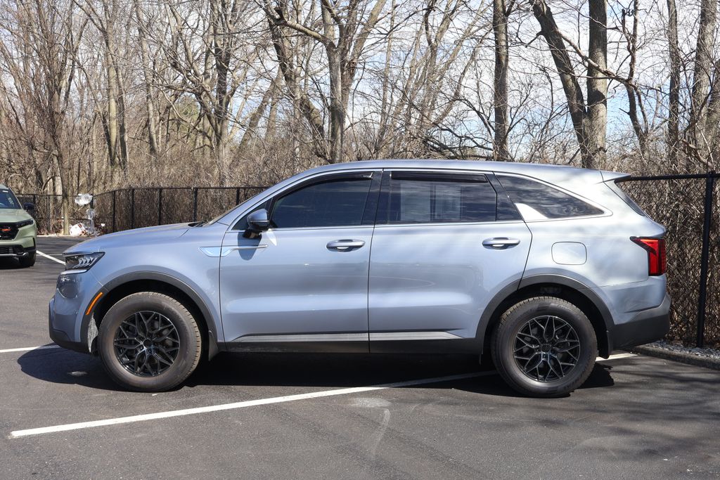 Thumbnail: 2022 Kia Sorento - 4